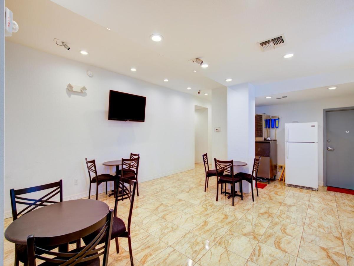 Hotel Dilley Grand Ngoại thất bức ảnh