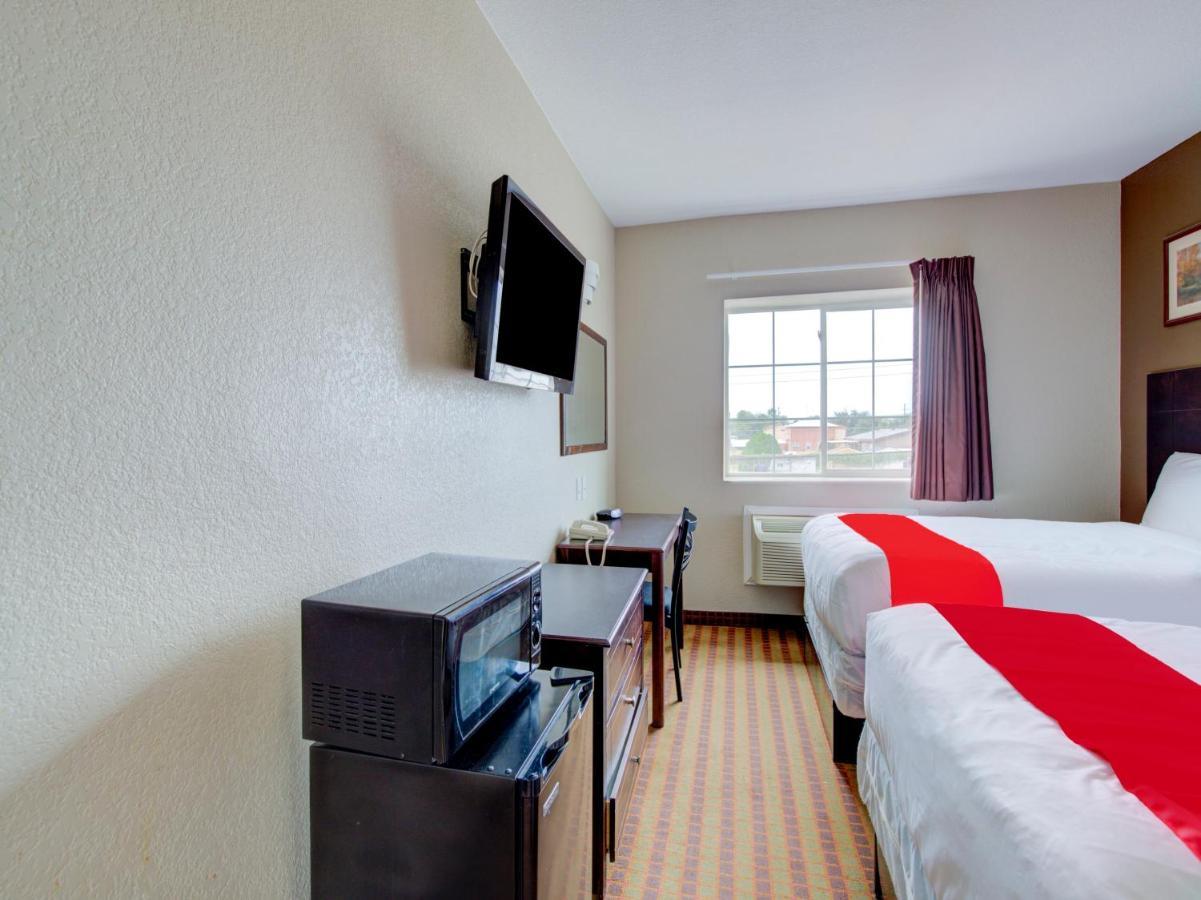 Hotel Dilley Grand Ngoại thất bức ảnh