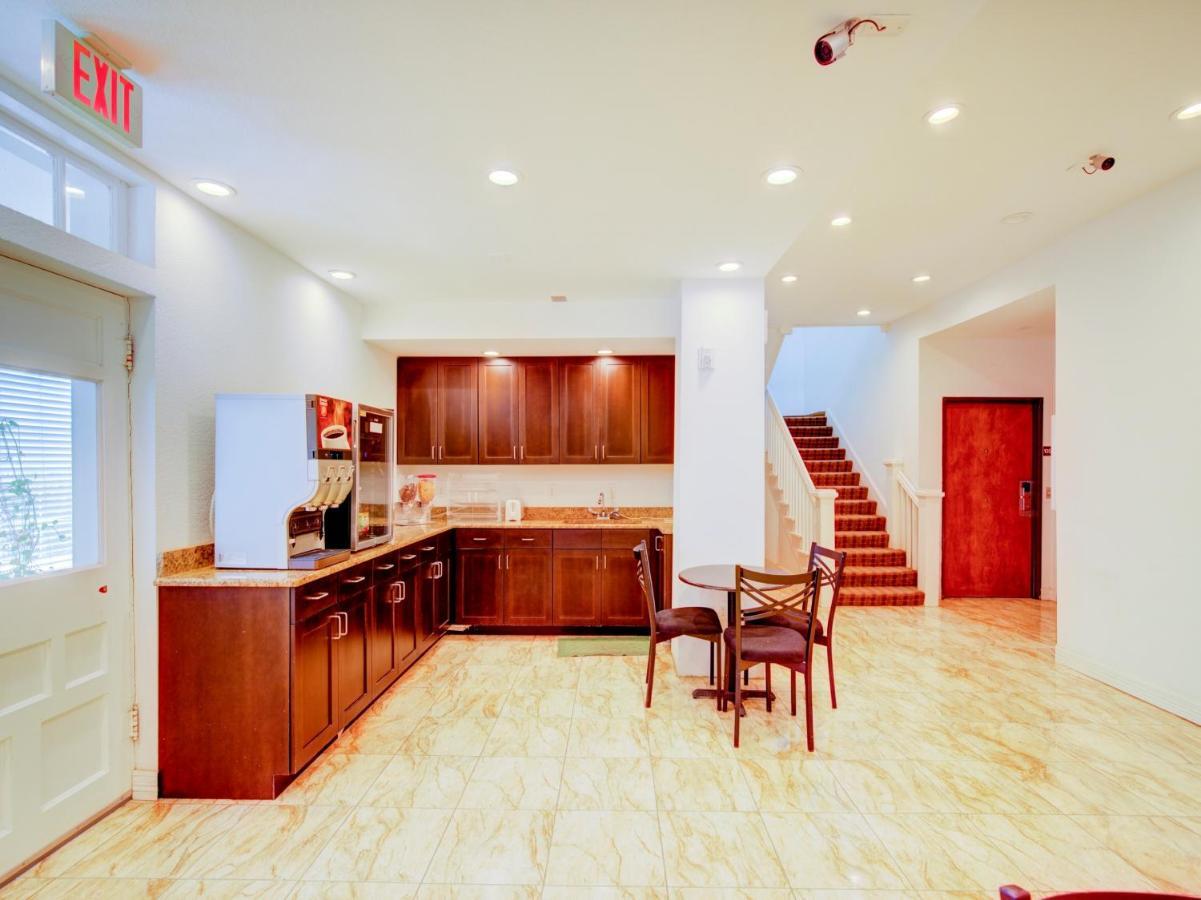 Hotel Dilley Grand Ngoại thất bức ảnh