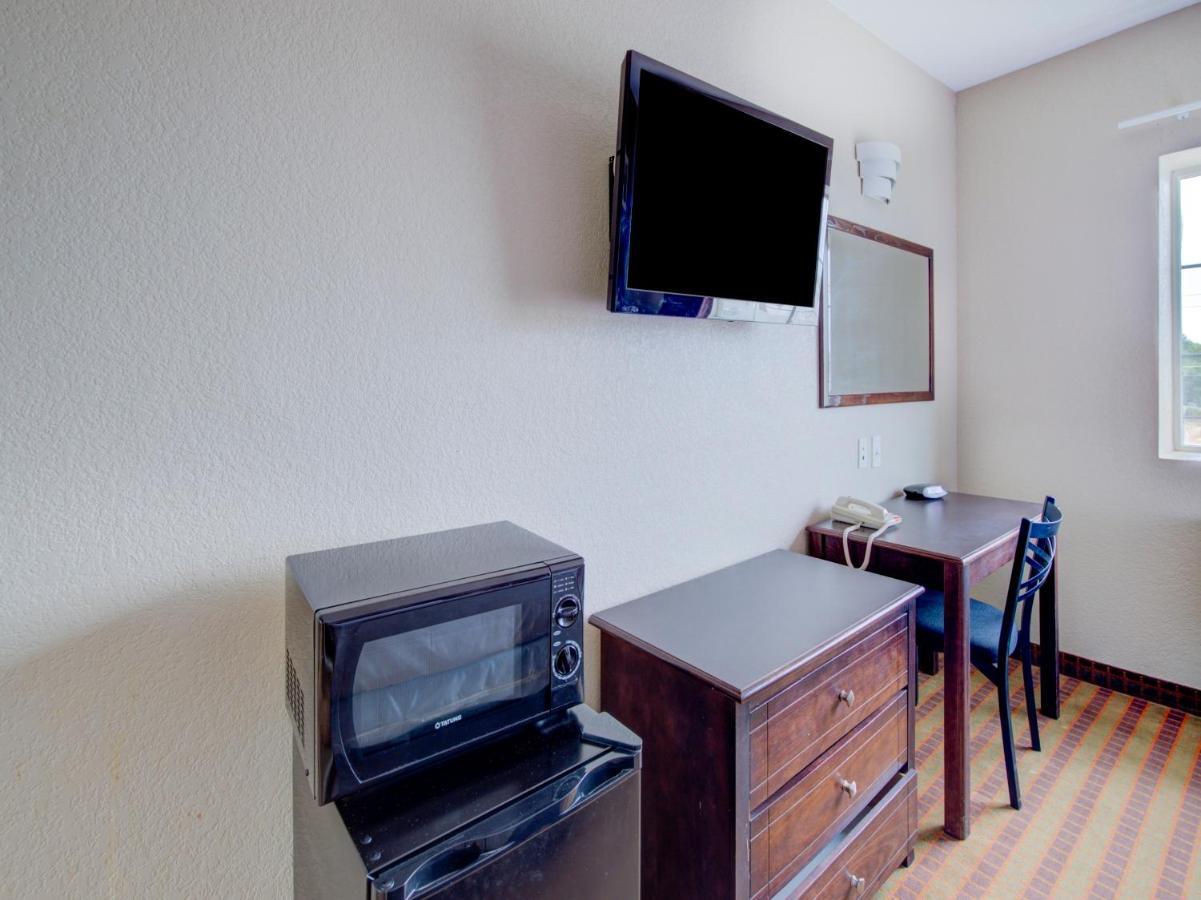 Hotel Dilley Grand Ngoại thất bức ảnh