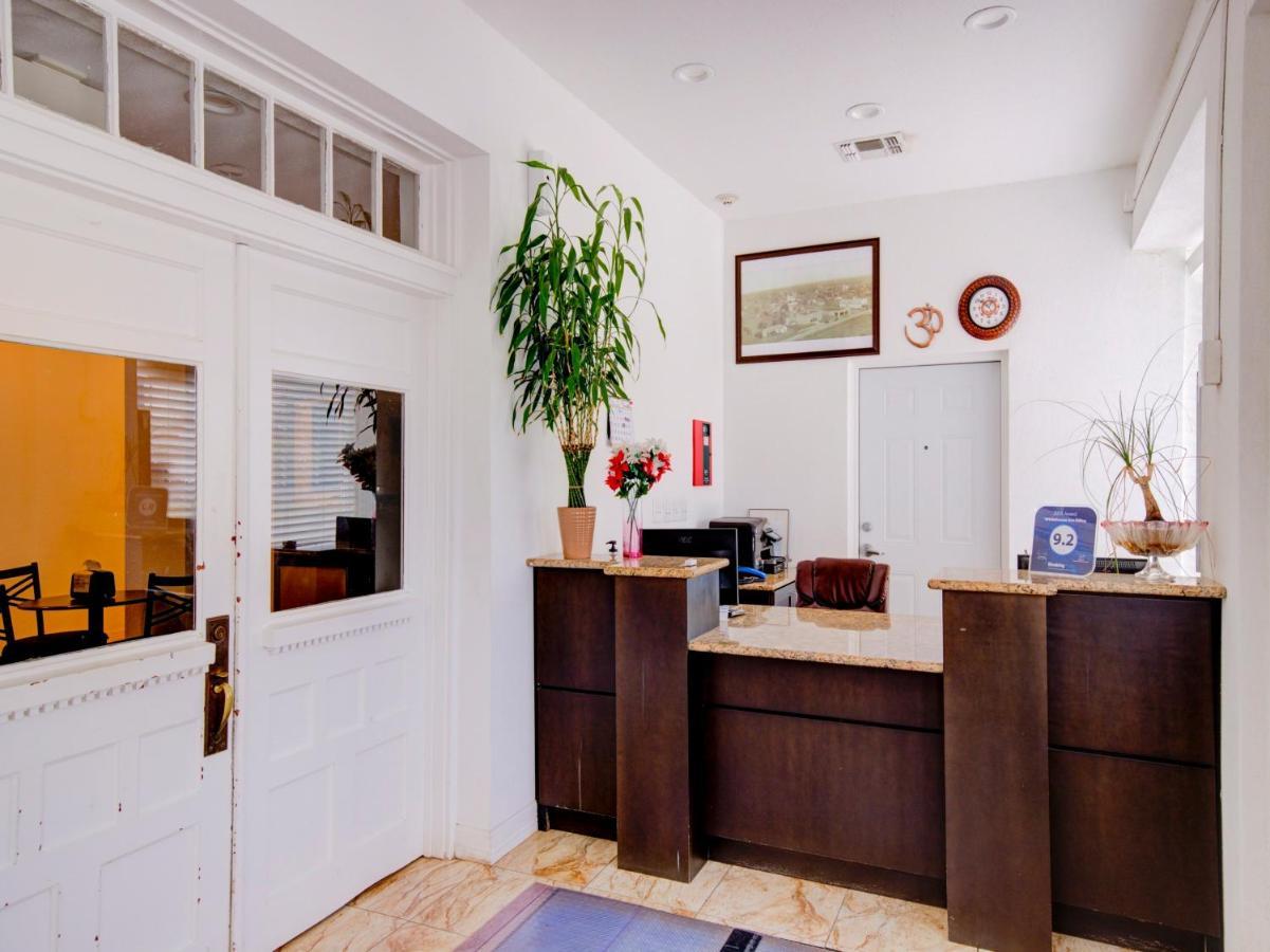 Hotel Dilley Grand Ngoại thất bức ảnh