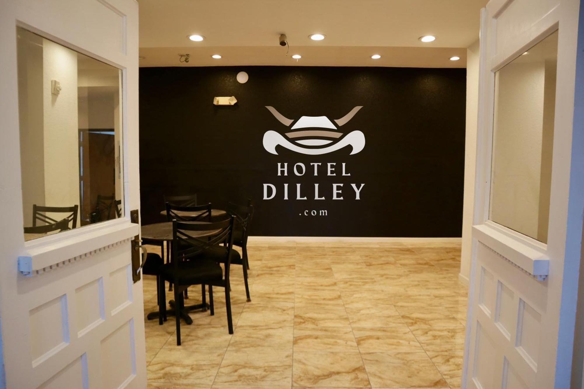 Hotel Dilley Grand Ngoại thất bức ảnh