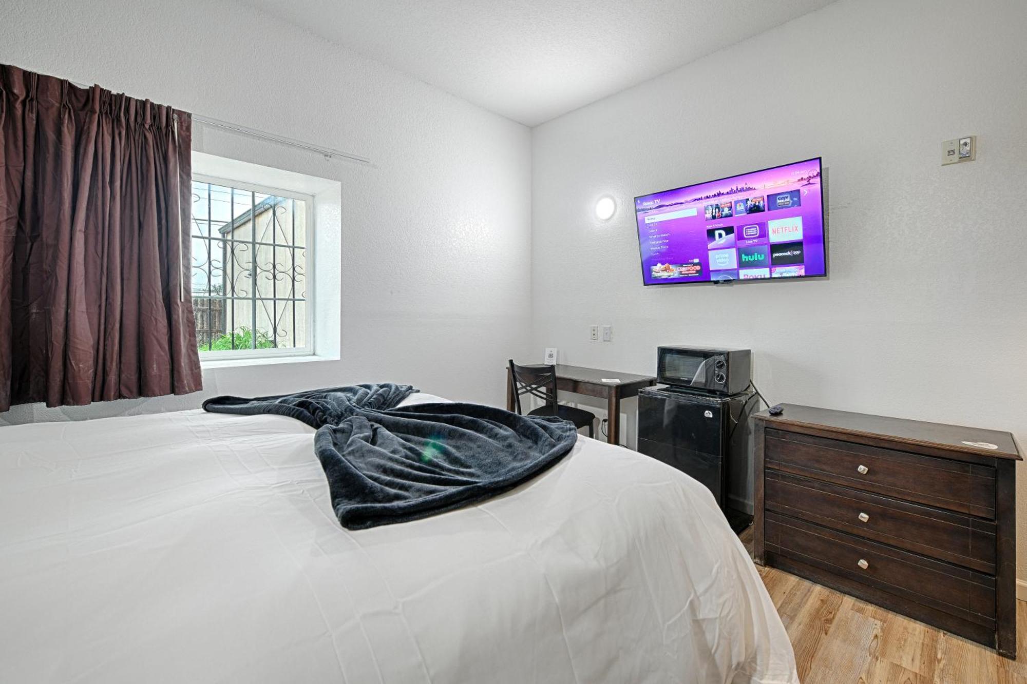 Hotel Dilley Grand Ngoại thất bức ảnh