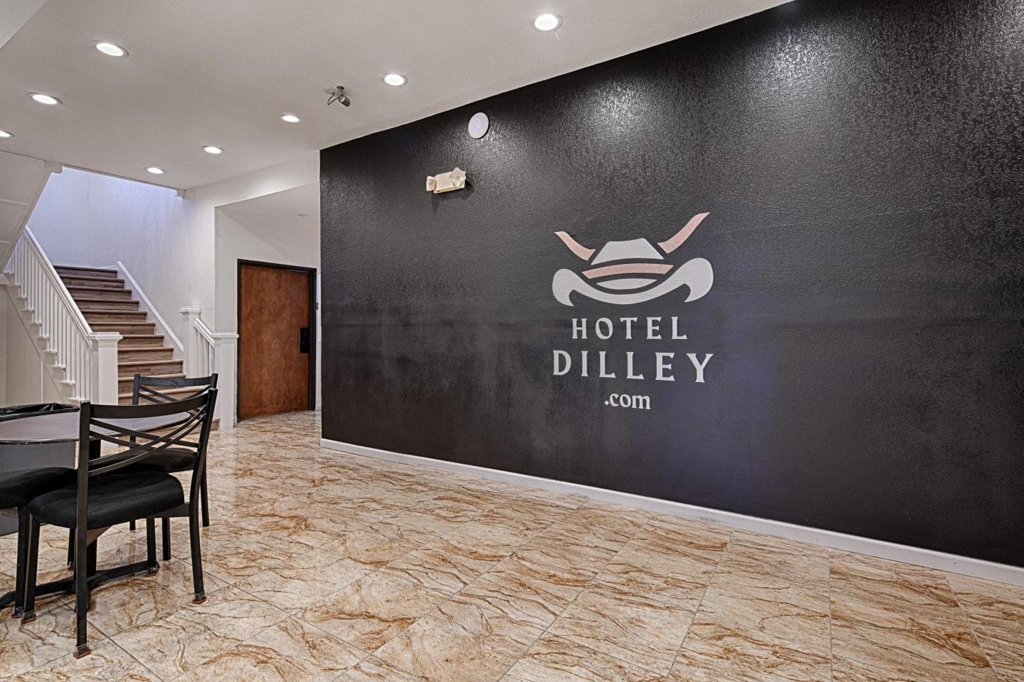 Hotel Dilley Grand Ngoại thất bức ảnh