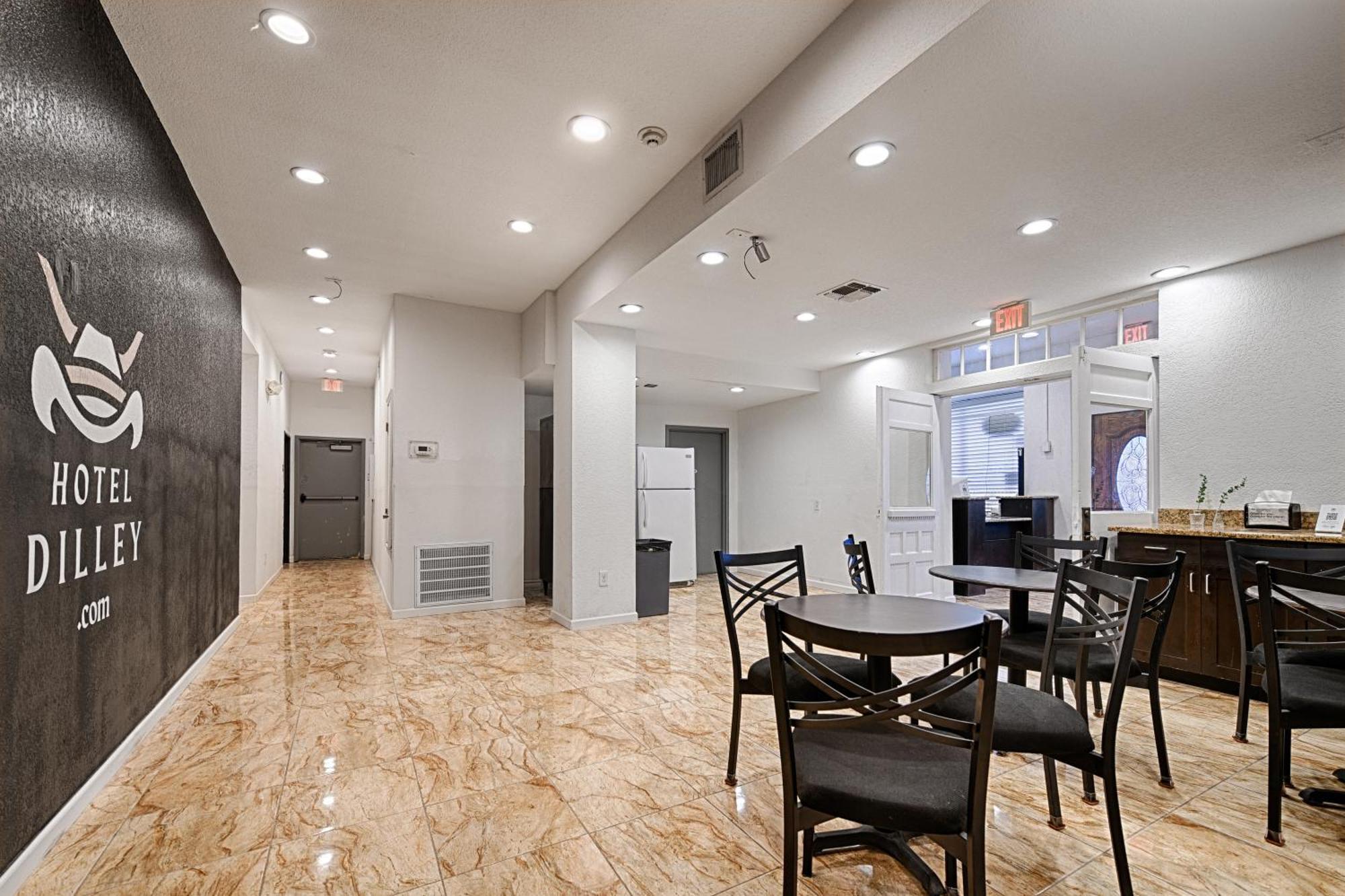 Hotel Dilley Grand Ngoại thất bức ảnh