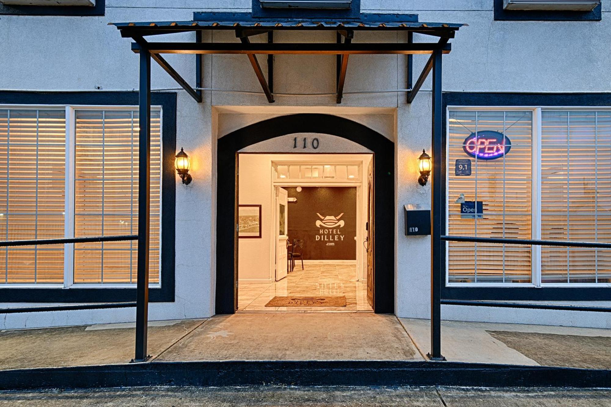 Hotel Dilley Grand Ngoại thất bức ảnh