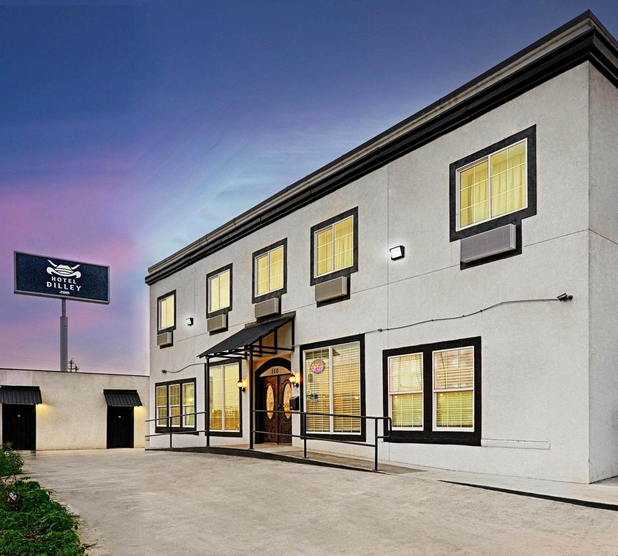 Hotel Dilley Grand Ngoại thất bức ảnh