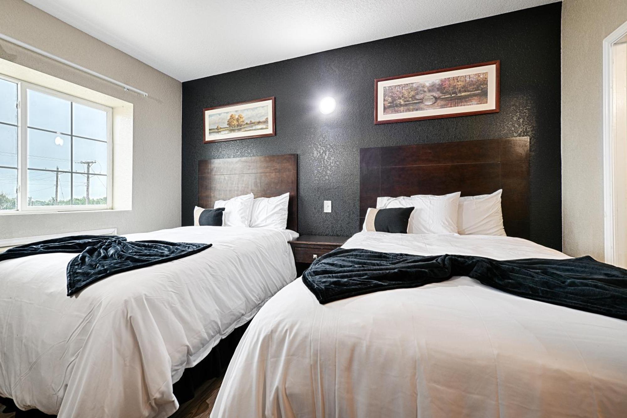 Hotel Dilley Grand Ngoại thất bức ảnh